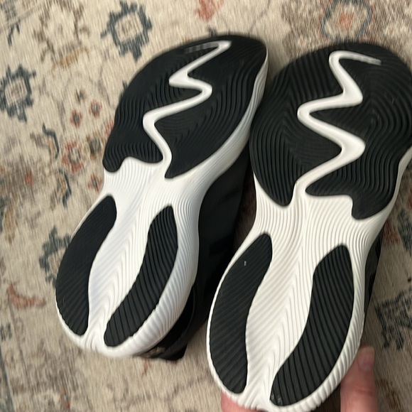 Size 8 Brand New New Balance Sneakers - Picture 11 of 13